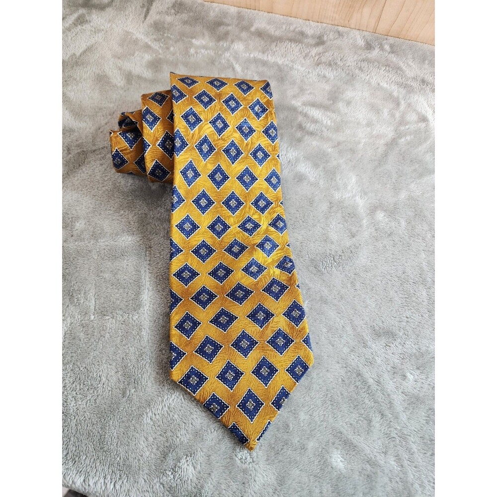 XYZ Inc Men's Necktie Gold and Blue Geometric Light All Silk